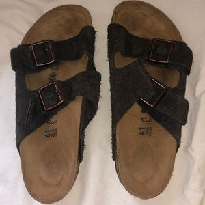 Size 41 Birkenstock Arizona Brown. Like new.